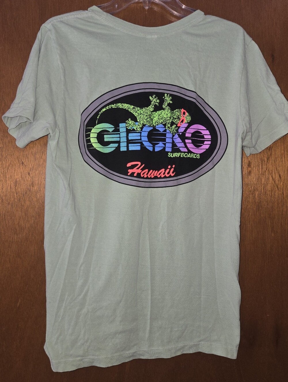 NWT Gecko Hawaii Surfboards T-Shirt  Light Sage HYPERFLASH Color Change Yellow M